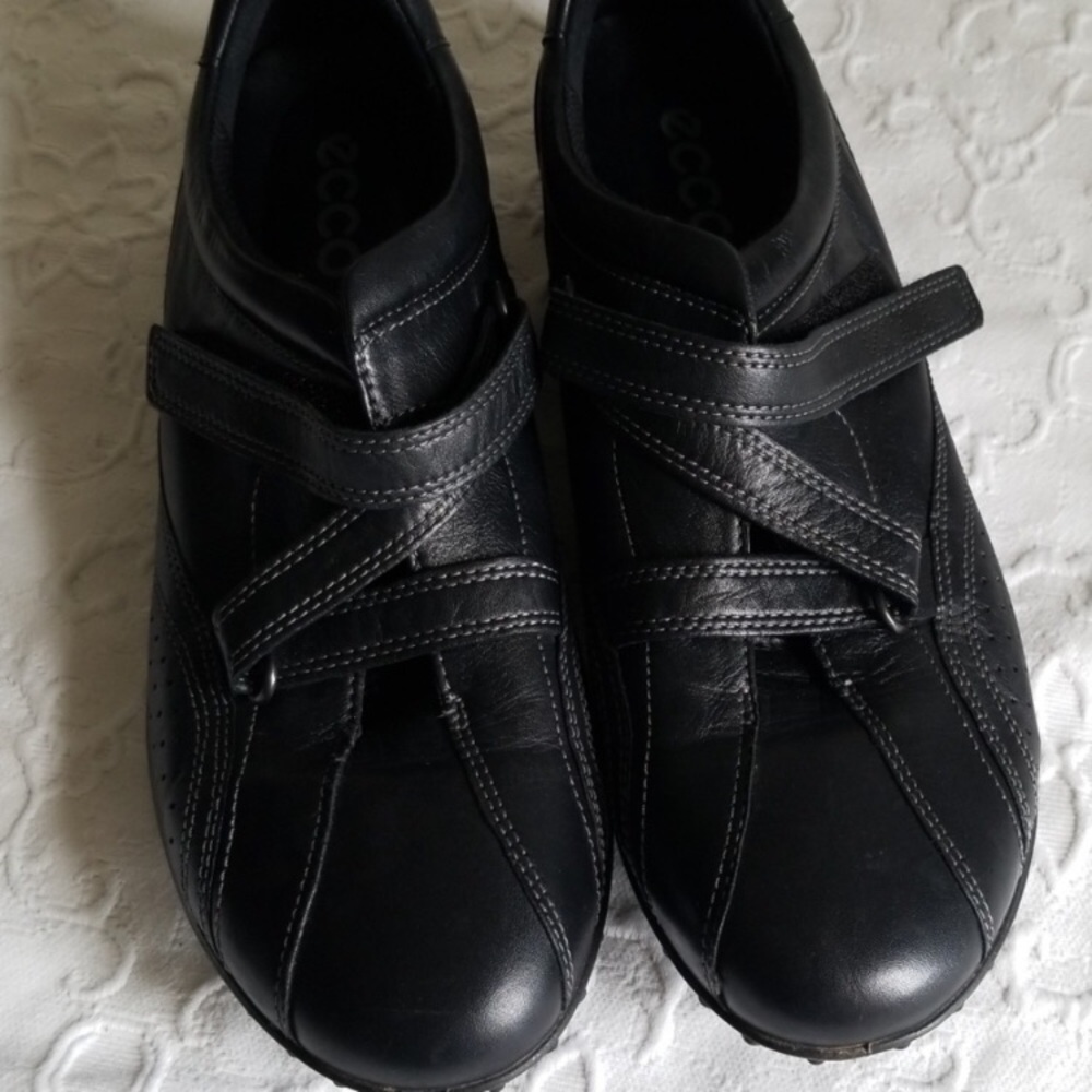 Ecco tennis shoe